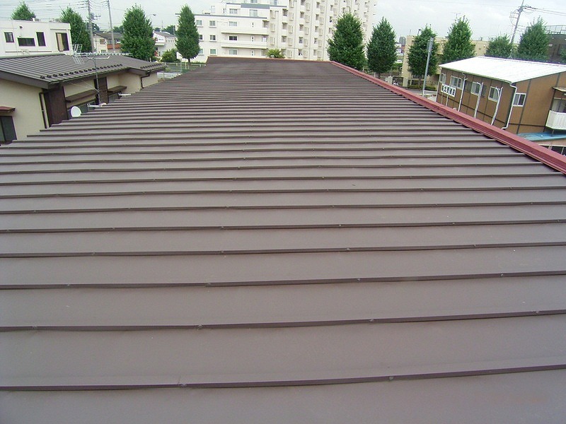 朝霞市　穴の開いた屋根にガルバリウム鋼板を加工した屋根改修工事