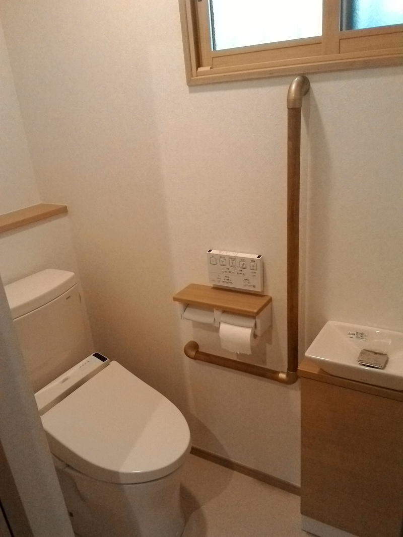朝霞市 トイレに手すり設置、脱衣所にエアコン設置の介護リフォームで安心な住まい 朝霞市 トイレに手すり設置、脱衣所にエアコン設置の介護リフォームで安心な住まい